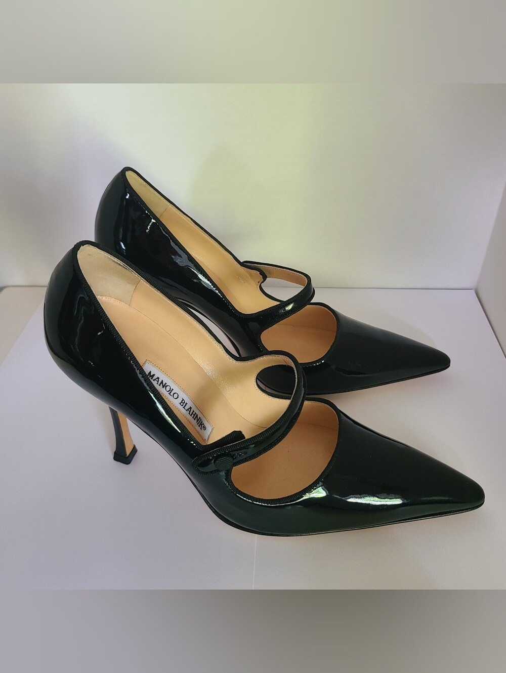 Manolo Blahnik Campari 105 Black Patent Mary Jane Pumps Sz 41